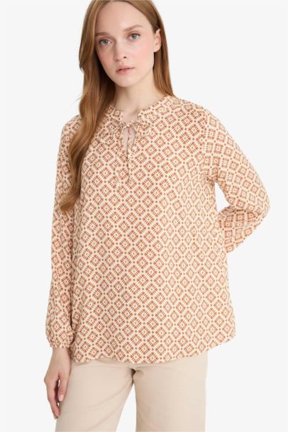 بلوزة كم طويل منقوش برباط وقصة عادية