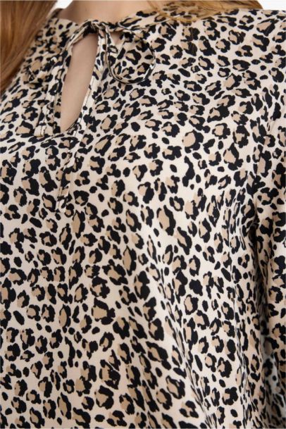 Regular Fit Crew Neck Printed Long Sleeve Blouse