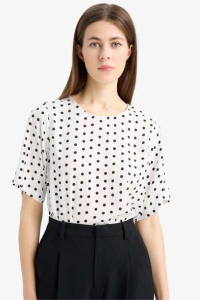 Regular Fit Round Collar Printed Short Sleeve Blouse