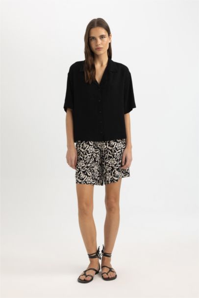 شورت قصة مريحة بخصر عالي برجل واسع