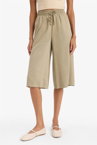 Short Capri taille haute en viscose à coupe slim