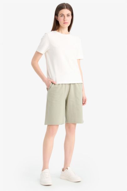 Short Bermuda à Jambe Droite coupe régulière et de Taille Régulière