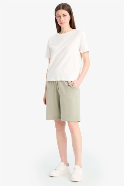 Short Bermuda à Jambe Droite coupe régulière et de Taille Régulière