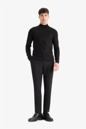 بلوز تريكو سليم فيت بياخة مدورة