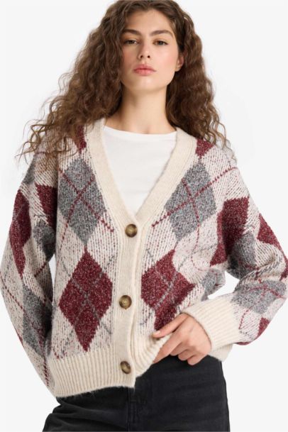 جاكيت تريكو اوفر سايز بياخة V