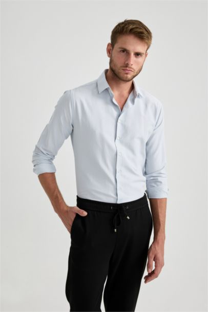 Рубашка приталенного кроя с длинным рукавом