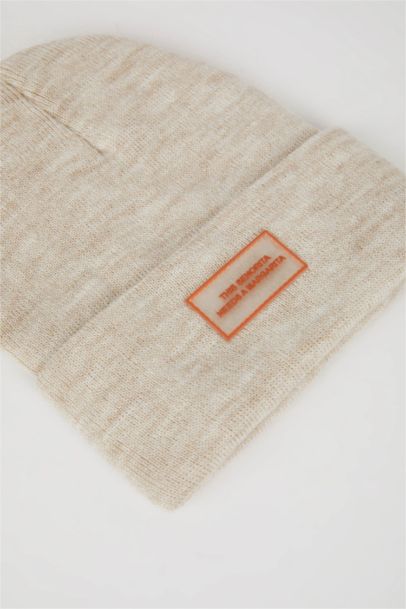 Шапка с принтом для женщин