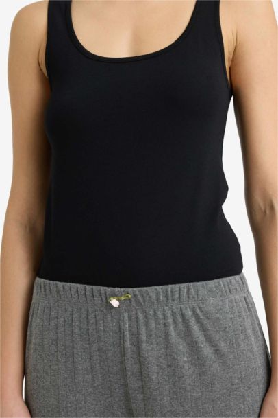 فانيلة قطن قصة عادية