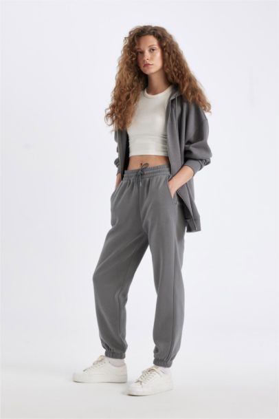 Standard Fit Elastic Waist Basic Thick Jogger Sweatpants