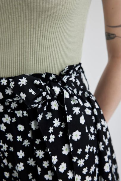 Relax Fit Normal Waist Floral Shorts