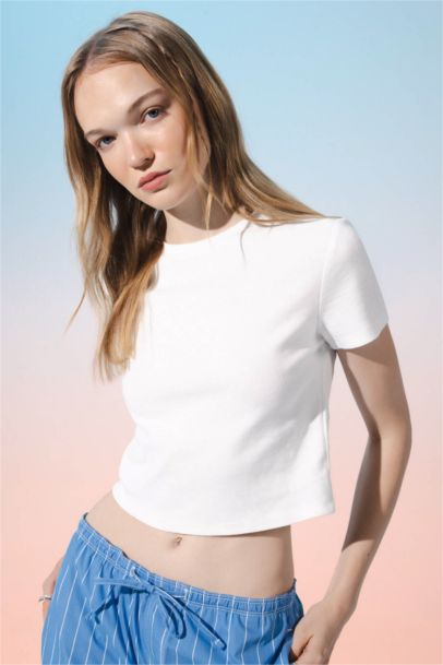 Fitted Ribbon Basic T-Shirt