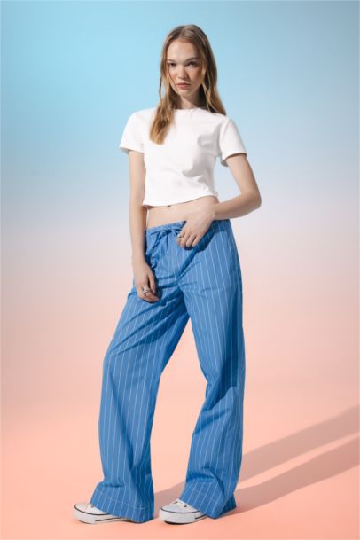 Fitted Ribbon Basic T-Shirt