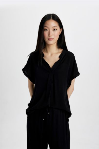 Regular Fıt Bisiklet Yaka Krinkıl Kumaş Kısa Kollu Bluz