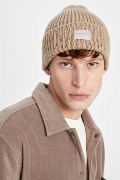 Шапка с патчем для мужчин