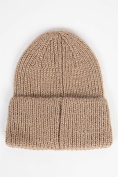 Шапка с патчем для мужчин