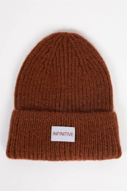 Шапка с патчем для мужчин