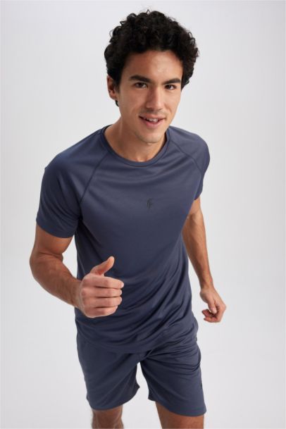 تيشيرت رياضي سليم فيت بياخة مستديرة