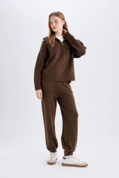 Knit Fabric Pocketed Elastic Waist Leg Jogger Pants