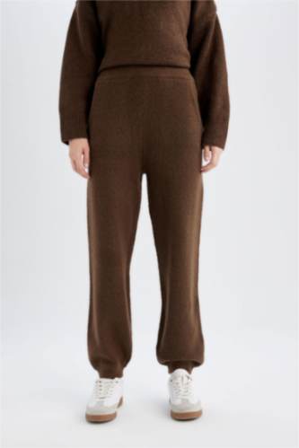 Knit Fabric Pocketed Elastic Waist Leg Jogger Pants