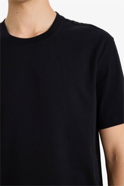 تيشيرت نص كم قصة عادية برقبة مستديرة