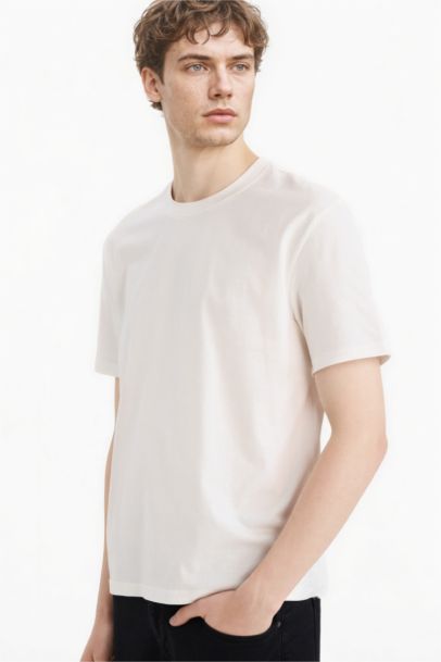 تيشيرت نص كم قصة عادية برقبة مستديرة