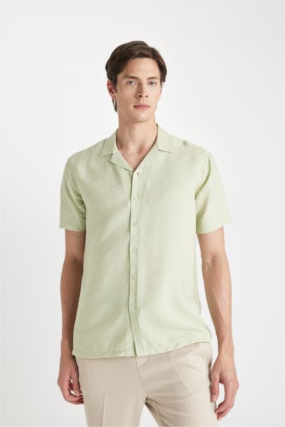 Рубашка приталенного кроя с коротким рукавом