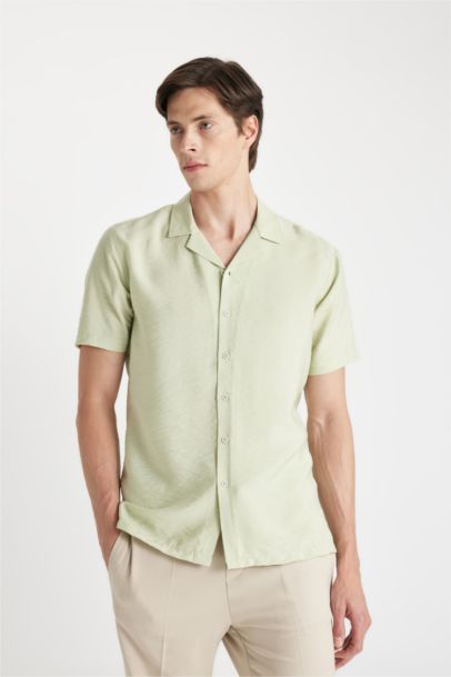 Рубашка приталенного кроя с коротким рукавом