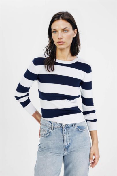 Pull en tricot rayé à col rond à coupe régulière pour femme