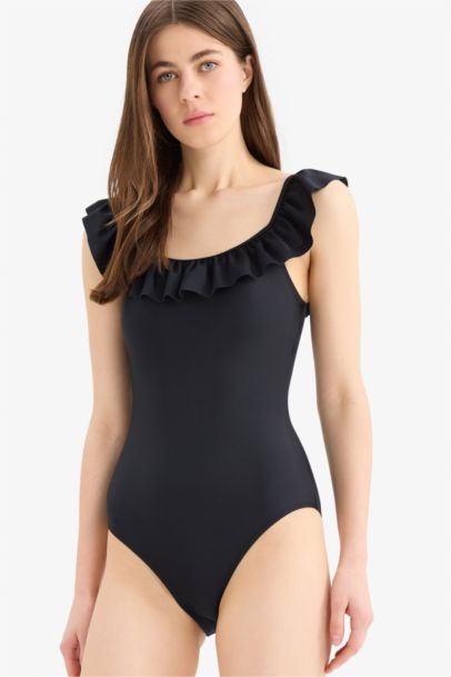 مايو قصة عادية من Fall In Love