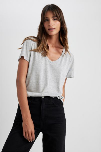 Regular Fit V Yaka Basic Düz Kısa Kollu Tişört