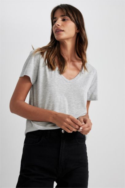 Regular Fit V Yaka Basic Düz Kısa Kollu Tişört