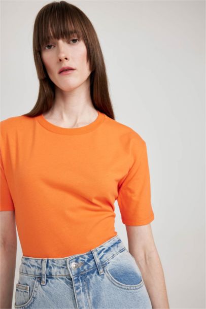 تيشيرت قطن قصة عادية برقبة مستديرة نص كم