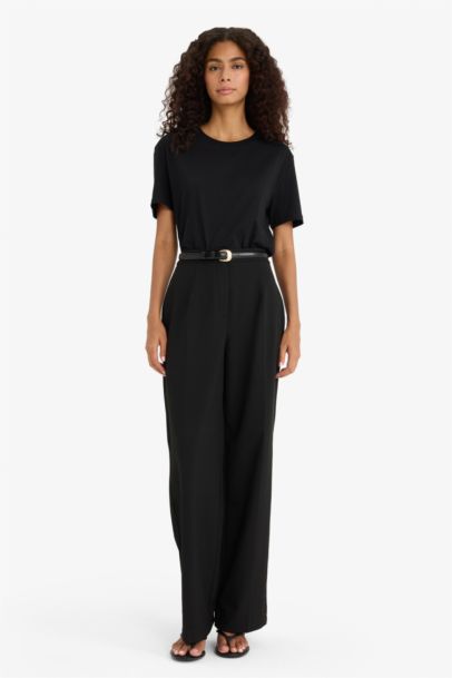 تيشيرت عادي أسود بقصة عادية برقبة مستديرة