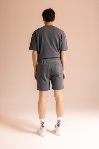 شورت سليم فيت مفصل بجيب