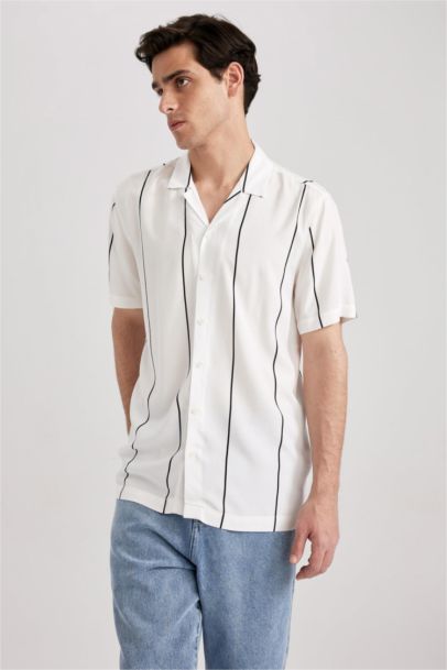 قميص فيسكوز مطبوع بقصة عادية