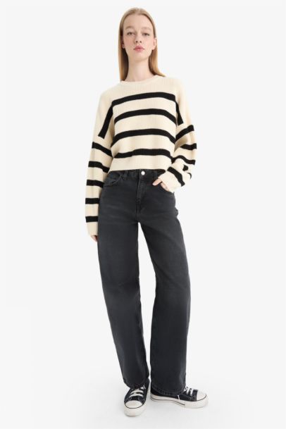 Pull en tricot oversize rayé à col rond