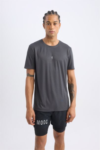 تيشيرت رياضي سليم فيت نص كم برقبة مستديرة من DeFactoFit