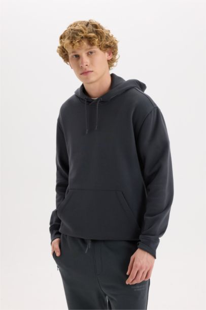 سويت شيرت قصة عادية بكابيشون بجيب