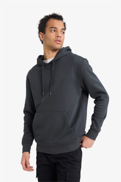 سويت شيرت قصة عادية بكابيشون وجيب