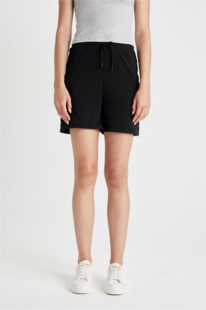 شورت قصة عادية بجيب