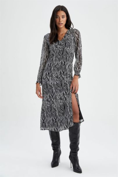 Платье А-силуэта с V-образным вырезом с принтом