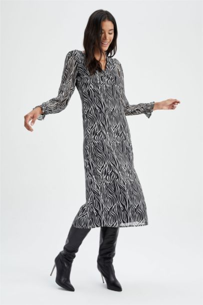 Платье А-силуэта с V-образным вырезом с принтом