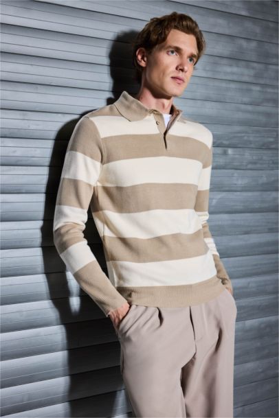 Pull en maille rayé à col polo boutonné Coupe standard