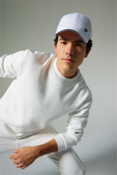 سويت شيرت بقصة عادية وياقة مستديرة