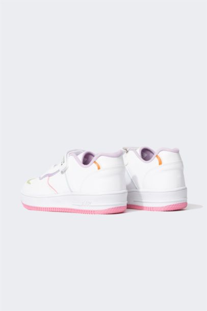 Кроссовки на толстой подошве из искусственной кожи