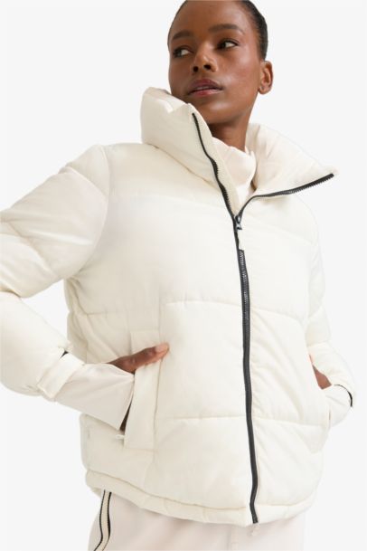 قمصلة نفخ قصة عادية مقاوم للماء من DeFactoFit