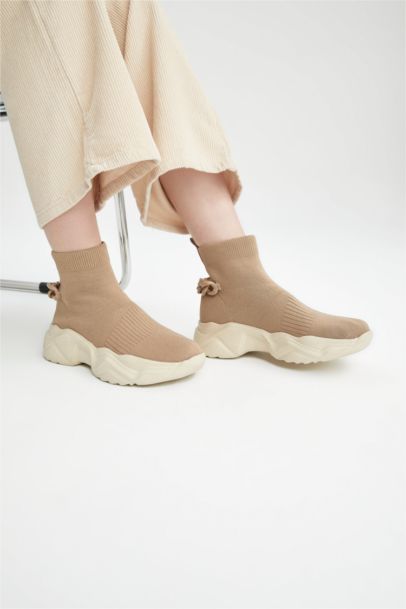 Әйелдерге күнделікті аяқ киім