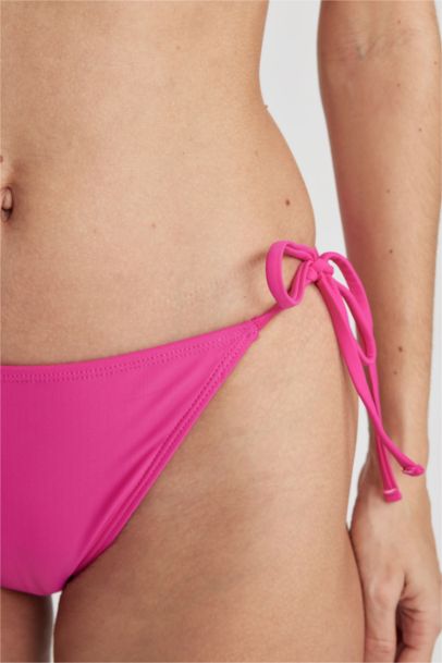 Низ бикини, Fall in Love