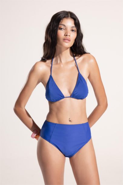 كلوت بكيني قصة عادية من Fall in Love