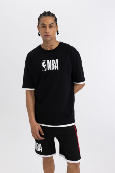 DeFactoFit NBA Wordmark Oversize Geniş Kalıp Bisiklet Yaka Kısa Kollu Tişört